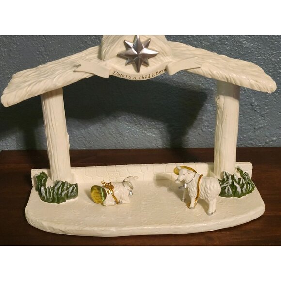 Hawthorne Village Silver Blessing Creche Stable with 2 Lambs Sheep - Picture 1 of 7